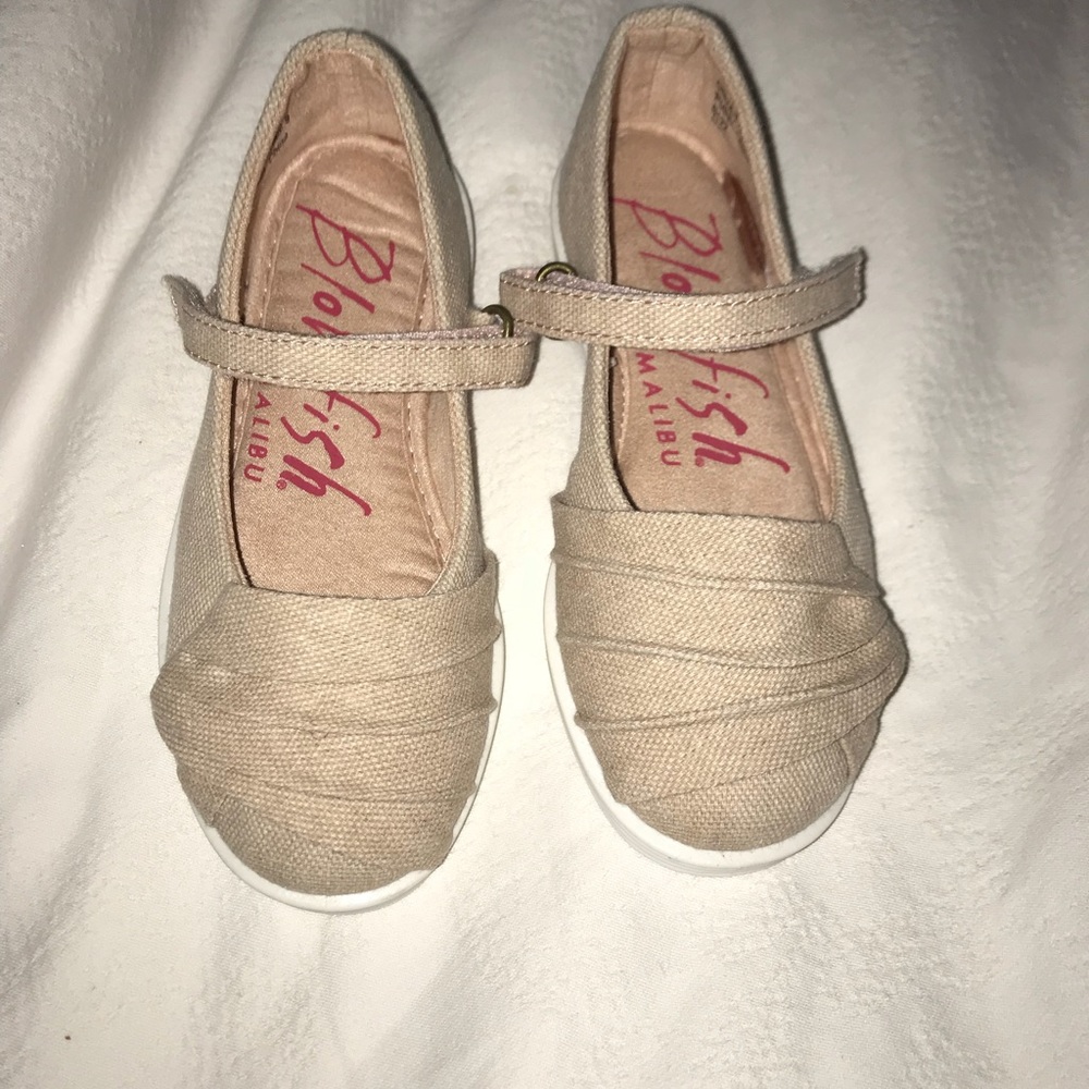 Brand new tan Blowfish Malibu flats